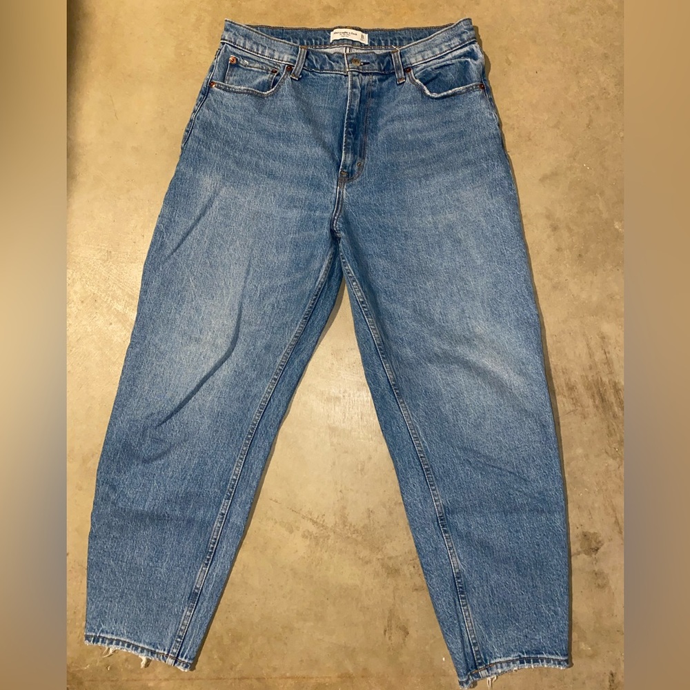 Abercrombie & Fitch Mom Jeans